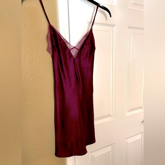 Victoria secret Women Intimates & Sleepwear
Silk size SP - Picture 3 of 10